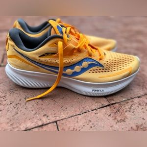 Women’s Saucony Womens Ride 15 Running Shoe-SZ 10